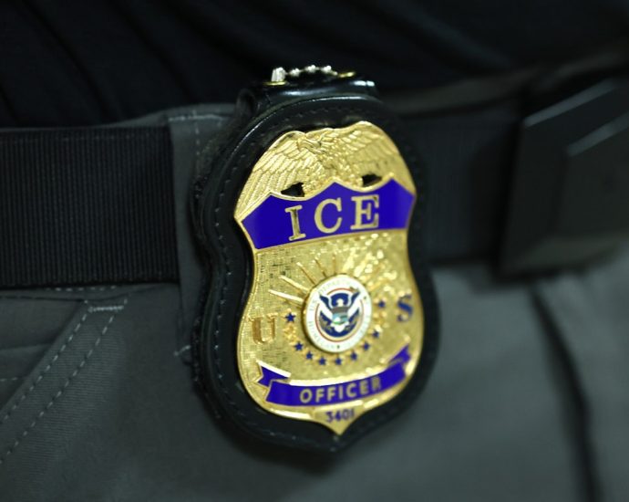 man-impersonates-ice-agent,-ties-up-immigrant,-and-robs-her-blind