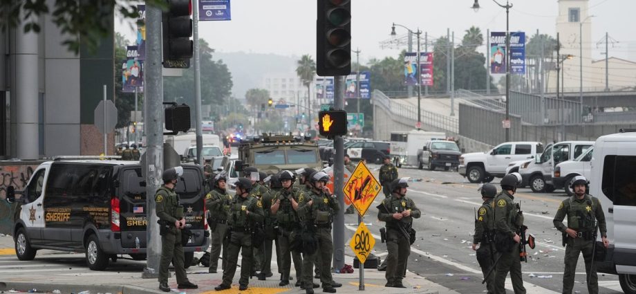 how-the-traitor-could-use-the-insurrection-act-to-deploy-troops-in-la