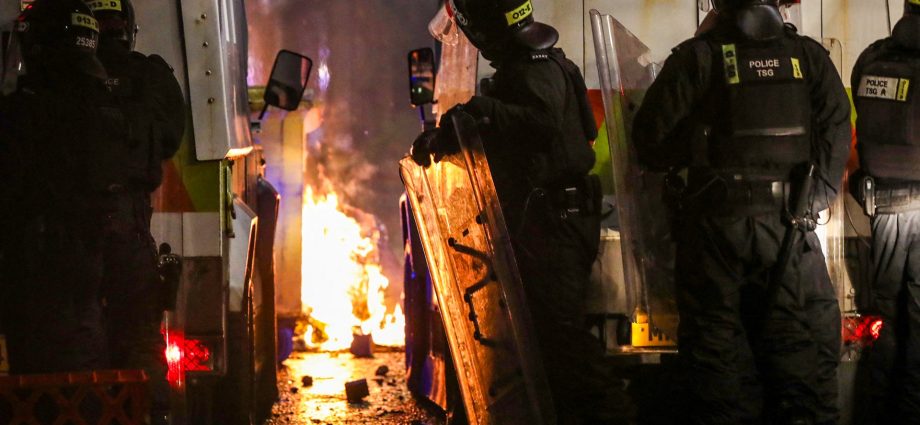 police-injured,-houses-burned-in-second-night-of-riots-in-northern-ireland