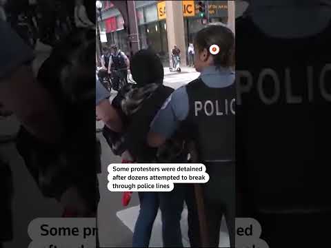 anti-ice-protesters-clash-with-police-in-the-streets-of-chicago-|-reuters