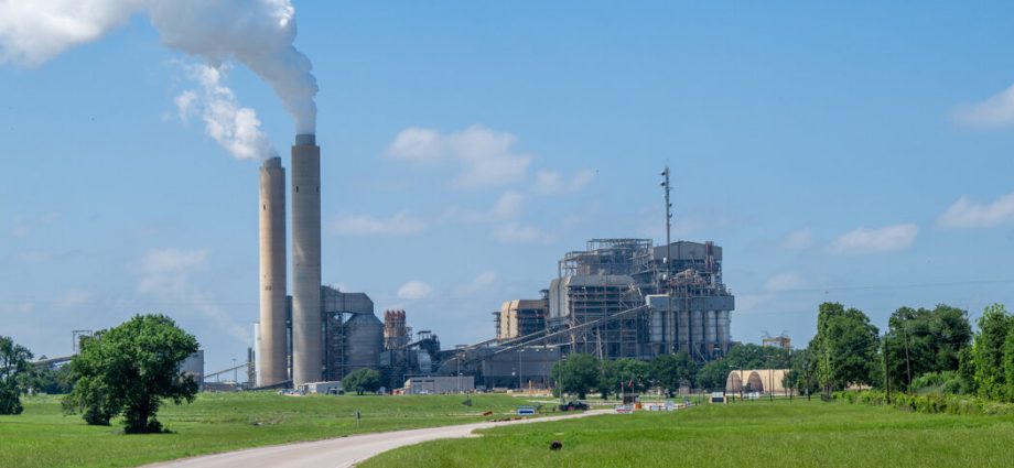 document-shows-epa.-plans-to-loosen-limits-on-mercury-from-power-plants