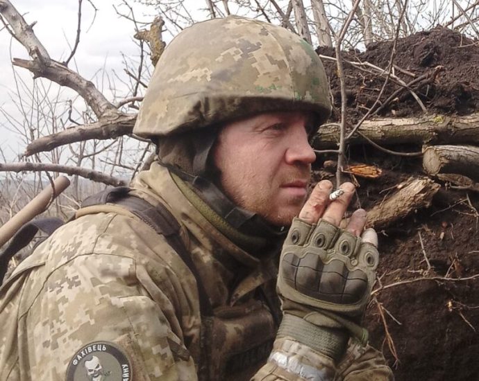 “bakhmut-wasn’t-the-darkest”:-ukrainian-medic-exposes-russia’s-deadlier-strategy-from-the-war’s-new-hell