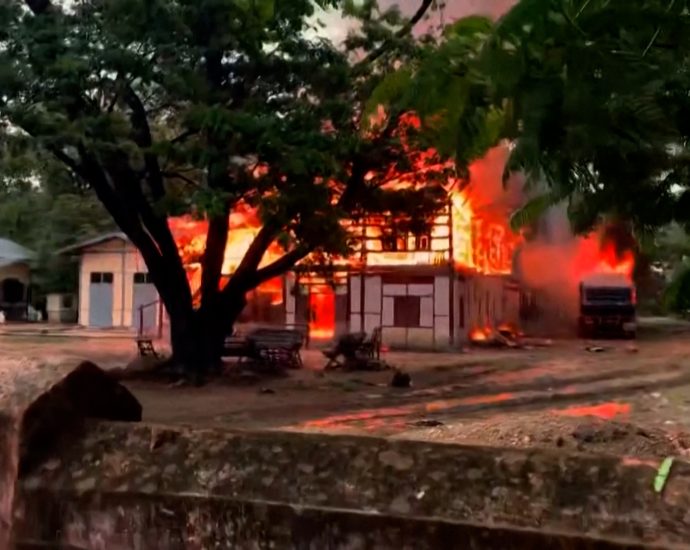 military-jet-crashes-in-myanmar,-homes-set-ablaze