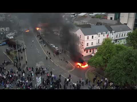 fires-in-street-after-northern-ireland-riots-|-reuters