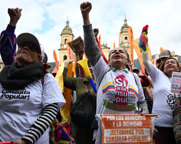 large-protests-in-colombia-in-support-of-president-petro’s-labour-reforms