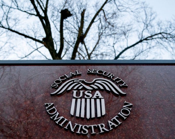 senators-warn-doge’s-social-security-administration-work-could-break-benefits