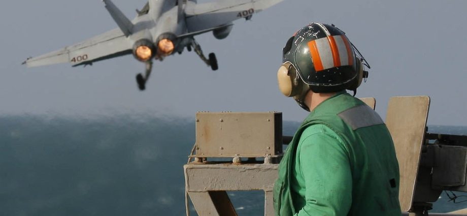 us-navy-backs-right-to-repair-after-$13b-carrier-crew-left-half-fed-by-contractor-locked-ovens