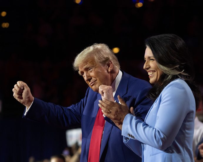 “who-is-funding-these-protestors?”:-gabbard,-the-traitor-spread-conspiracy-theory-about-paid-demonstrators