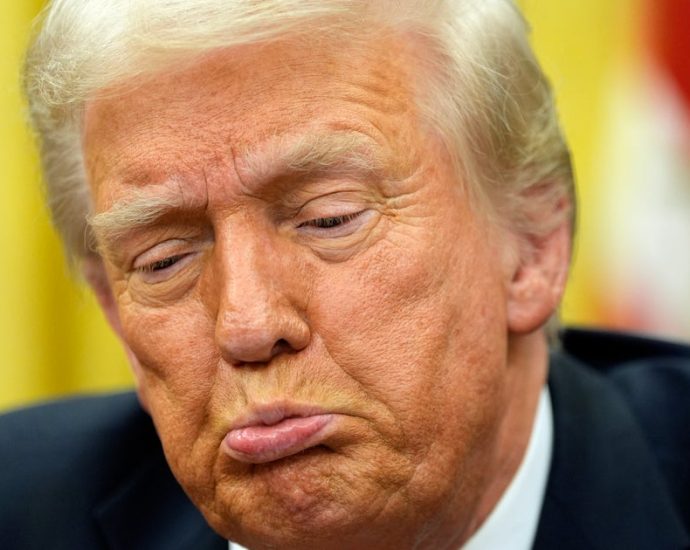 cnn-data-chief-stunned-by-‘definitely-one-of-the-traitor’s-worst-polls’
