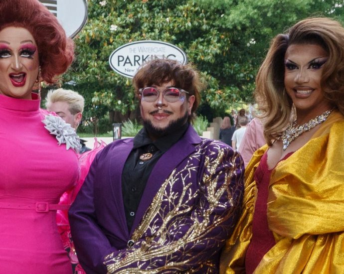 drag-performers-trolled-the-traitor’s-kennedy-center-visit-in-the-most-fabulous-way