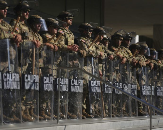 how-veterans-are-reacting-to-marine-deployment-in-la.