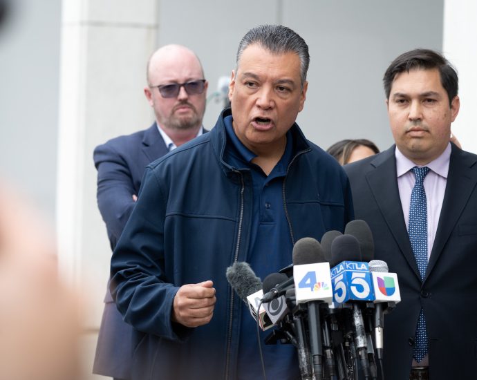 “hands-off!”:-sen.-padilla-dragged-from-noem-news-conference-and-handcuffed