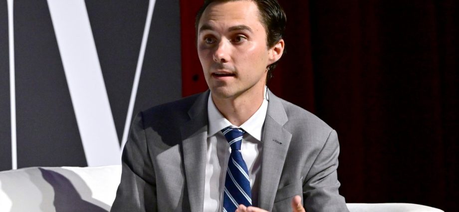 david-hogg-rules-himself-out-of-new-dnc-election-following-months-of-infighting