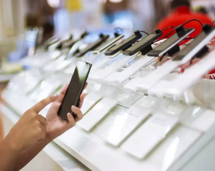 mobile-retailer-stores:-the-backbone-of-smartphone-commerce-and-connectivity