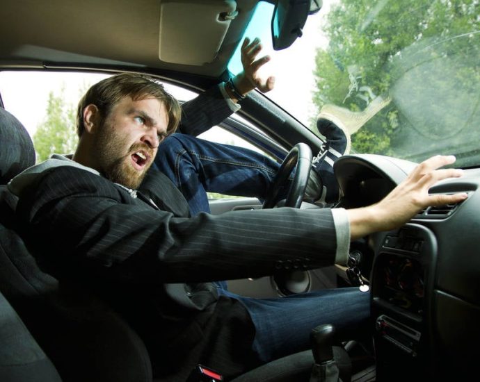 ease-the-seat-back-and-watch-some-video-in-your-car-with-next-apple-carplay