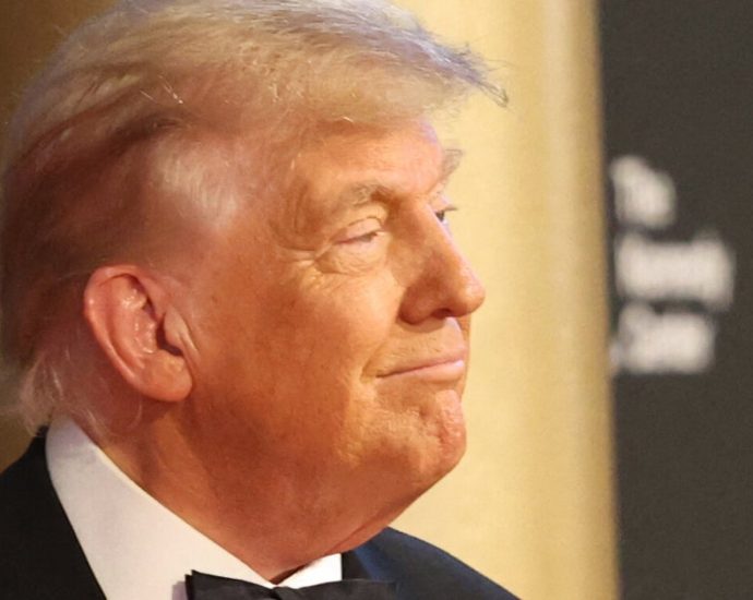 the-traitor’s-cheers-at-‘les-mis’-got-interrupted-by-a-whole-lotta-boos