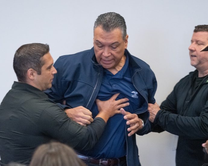 senator-alex-padilla’s-detention-is-being-celebrated-on-the-right