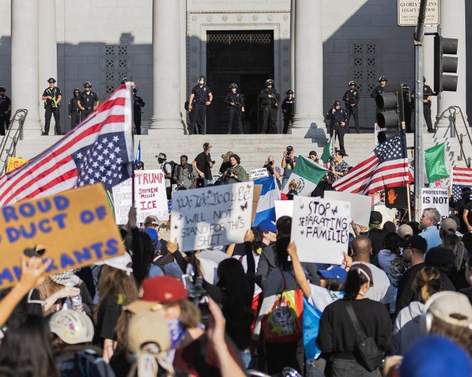 democrats-make-a-mark-in-their-rowdy-pushback-to-the-traitor