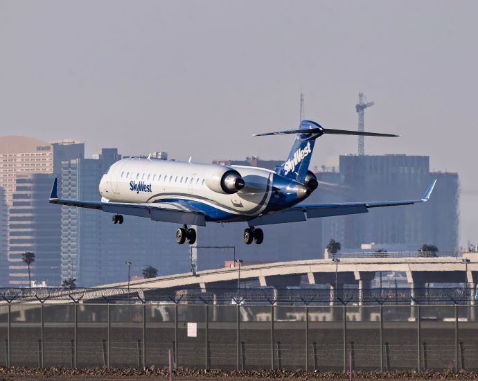 us-regional-airlines-ask-faa-to-delay-second-cockpit-door-rule-for-2-years