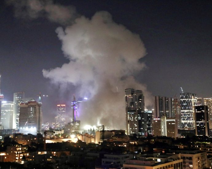 iran-fires-wave-of-missiles-toward-israel-in-retaliatory-strike