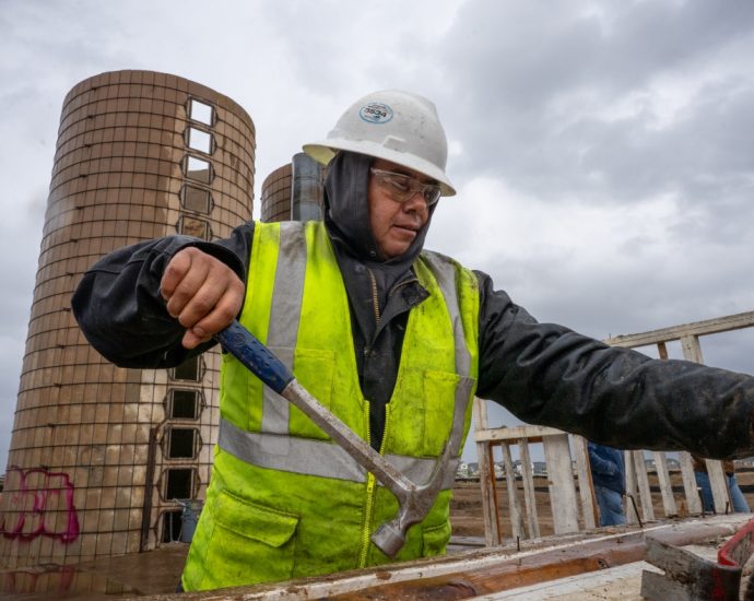 why-taking-apart-buildings-piece-by-piece-is-a-climate-solution