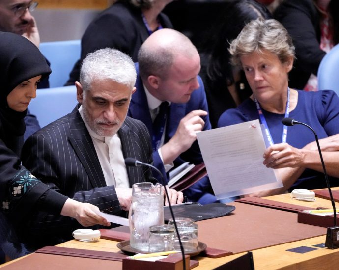 un-officials-urge-israel,-iran-to-show-‘restraint’-at-emergency-meeting