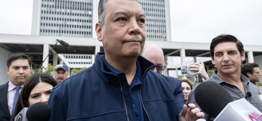 reactions-to-padilla-incident-fall-mostly-along-party-lines