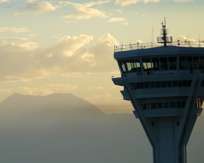 faa-to-eliminate-floppy-disks,-outdated-tech-in-air-traffic-control-system