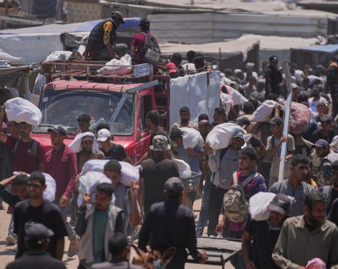 israel-kills-at-least-58-people-in-gaza,-many-at-us-backed-aid-site:-medics