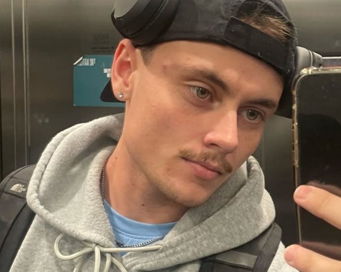 i-kissed-a-boy-star-‘struggled’-with-dating-as-a-gay-trans-man