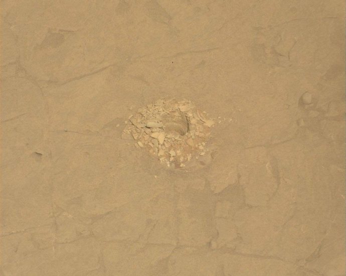 Curiosity Blog, Sols 4568-4569: A Close Look at the Altadena Drill Hole and Tailings