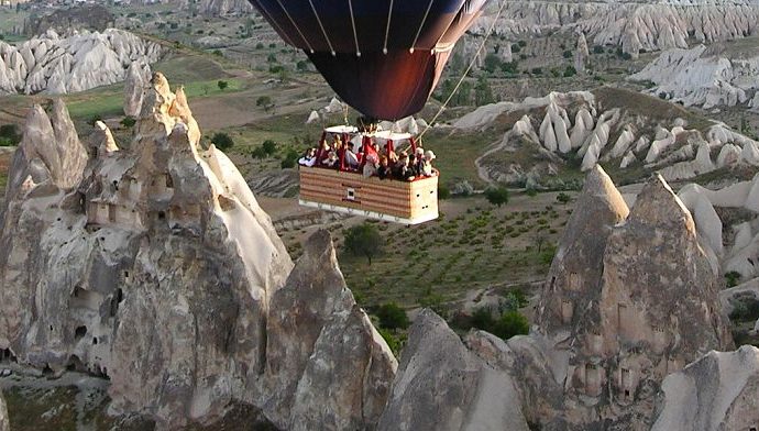 hot-air-balloon-accidents-in-turkish-resort:-1-dead,-31-injured