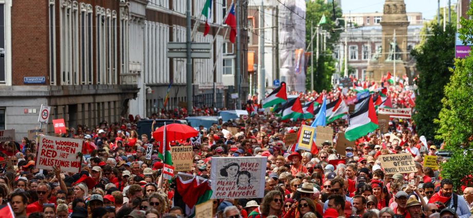 thousands-attend-‘red-line’-protest-in-the-hague-against-israel’s-gaza-war