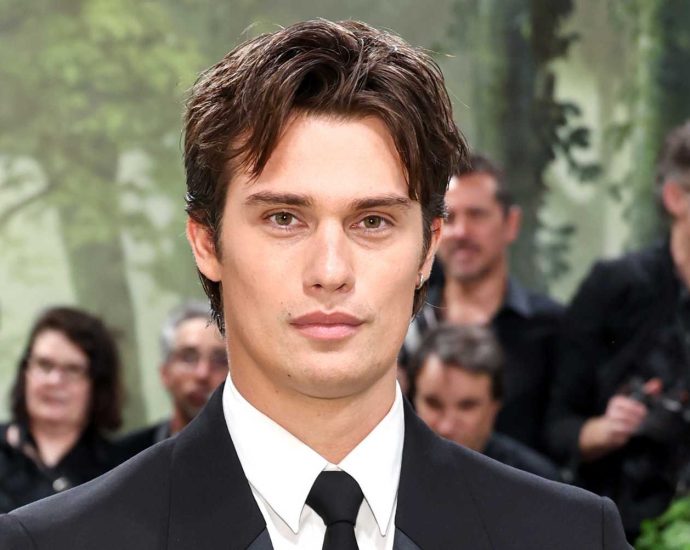 nicholas-galitzine-shares-(buff,-shirtless)-he-man-snap-in-‘wrapped’-masters-of-the-universe-film