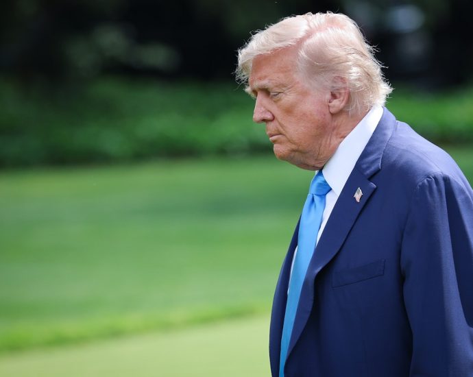 the-traitor’s-military-parade-was-a-pathetic-event-for-a-pathetic-president
