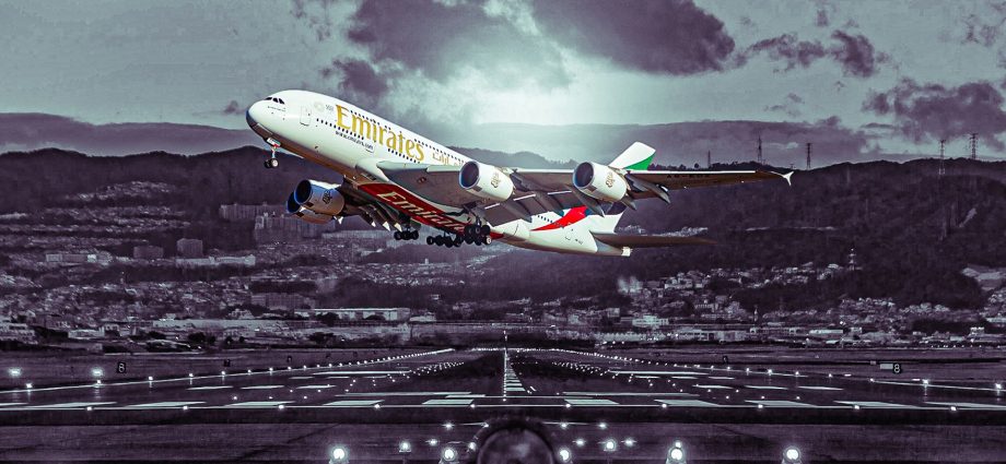 you’re-not-crazy:-the-airbus-a380-really-does-feel-like-it’s-barely-moving-on-takeoff
