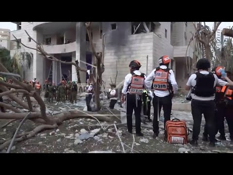 residential-building-in-petah-tikva-hit-following-iranian-missile-attack