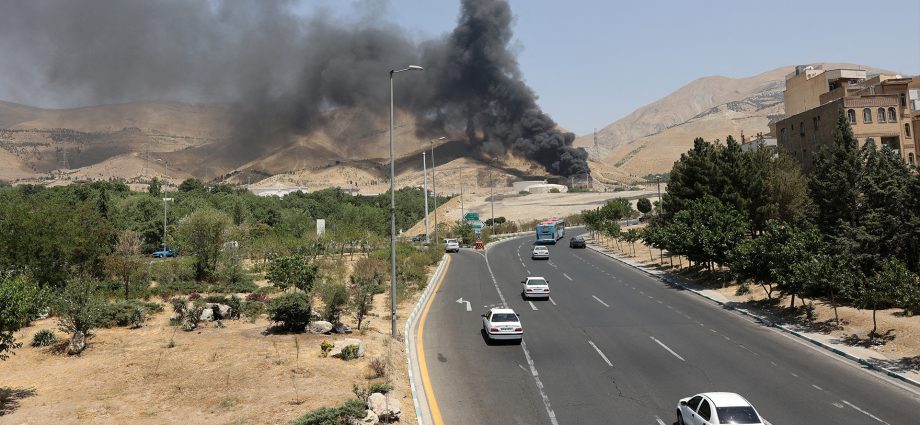 iranians-flee-israeli-attack-in-tehran