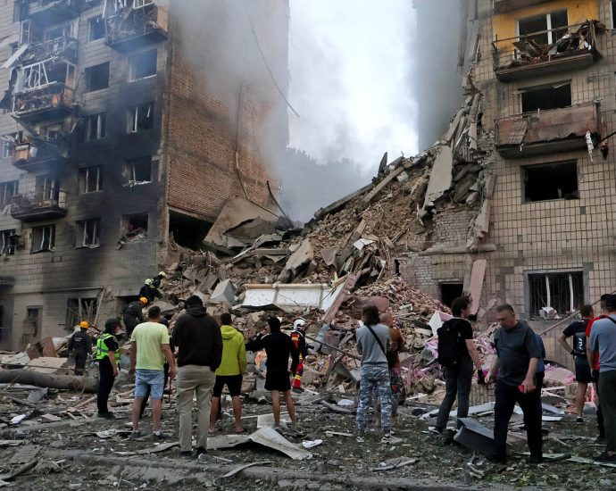 russian-bombs-hit-dozens-of-civilian-targets-in-ukraine,-killing-at-least-15