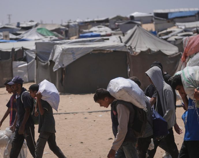 israeli-soldiers-shoot-dozens-in-latest-killings-at-gaza-aid-sites