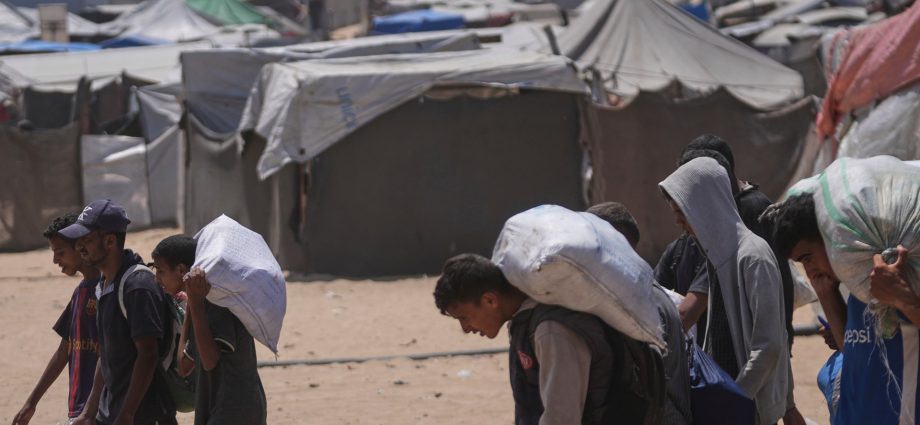 israeli-soldiers-shoot-dozens-in-latest-killings-at-gaza-aid-sites