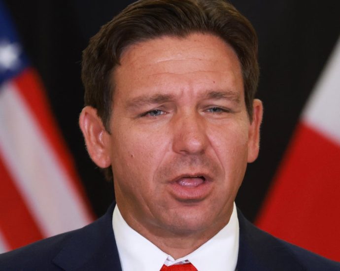 ron-desantis-finds-a-new-road-to-traitor-47’s-heart