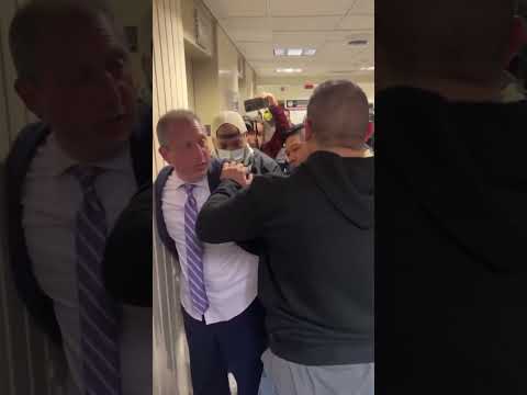 nyc-mayoral-candidate-brad-lander-arrested-at-immigration-court