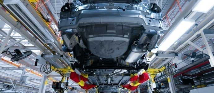 Automakers Pivot to Hybrids as EV Sales Lag Behind Expectations