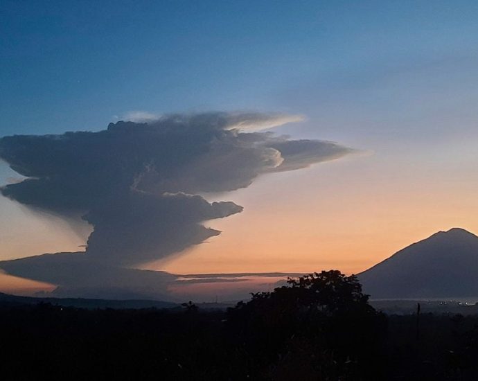 watch:-indonesia-volcano-eruption-sends-ash-10km-into-sky