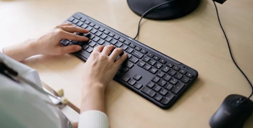 logitech’s-latest-keyboard-and-mouse-combo-is-wired,-quiet,-and-suspiciously-sensible