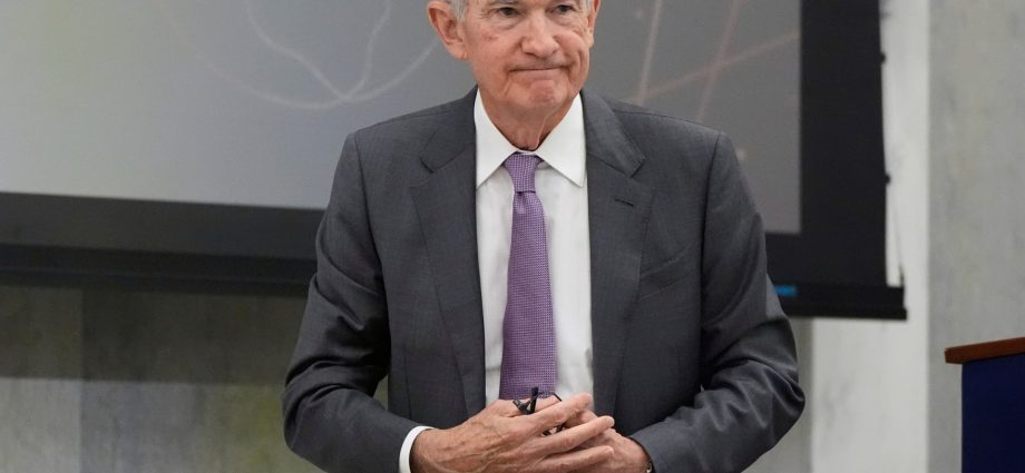 us-fed-leaves-interest-rates-unchanged-amid-economic-uncertainty