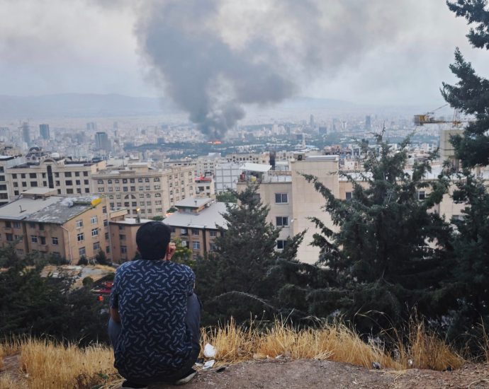digital-solidarity:-how-iran’s-gen-z-is-dealing-with-war-online