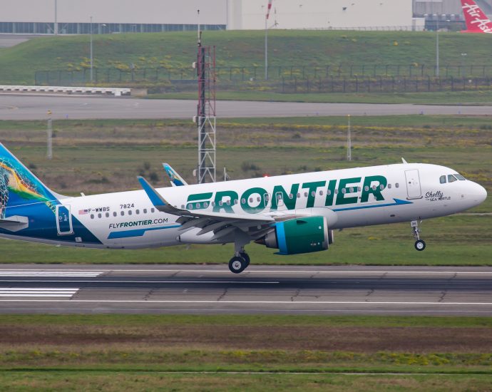 4-frontier-airlines-flight-attendants-treated-after-unusual-odor-fills-airbus-a321-cabin