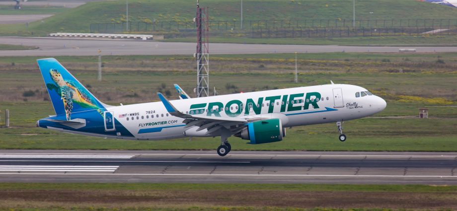 4-frontier-airlines-flight-attendants-treated-after-unusual-odor-fills-airbus-a321-cabin
